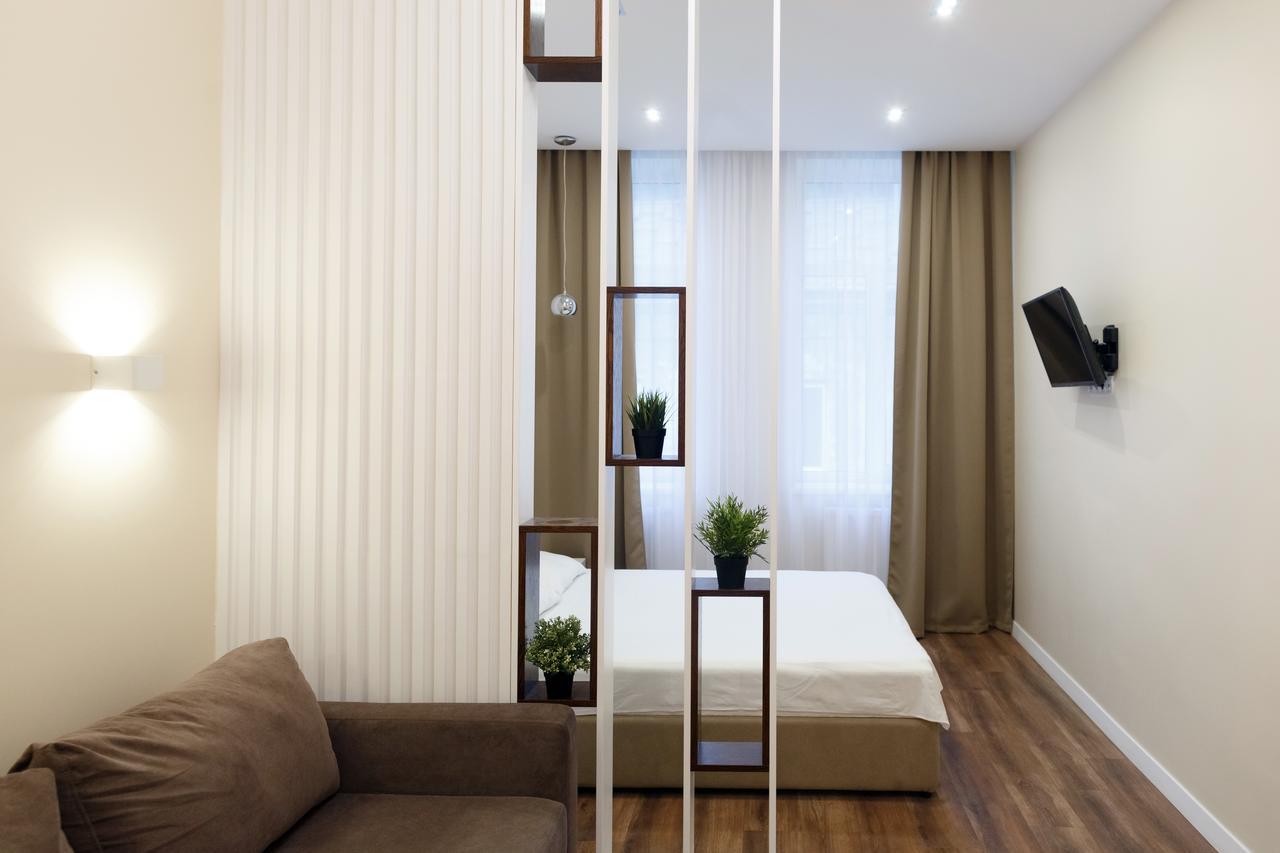 Charming Apartment In The City Center Лвив Екстериор снимка