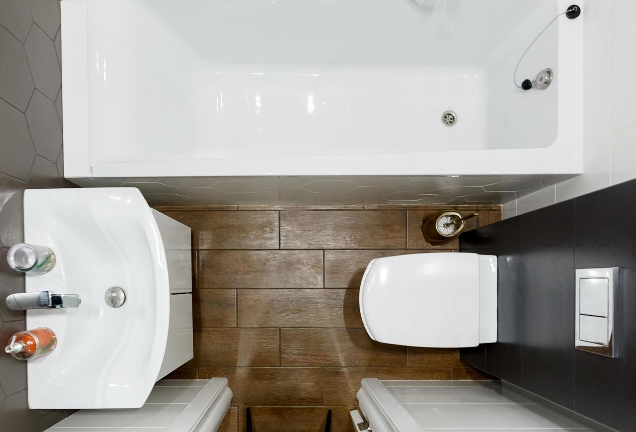 Charming Apartment In The City Center Лвив Екстериор снимка